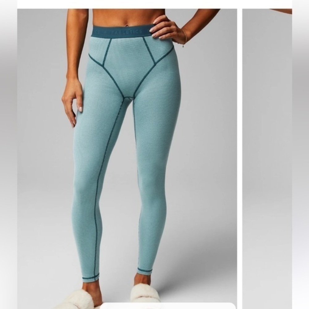 NWT Fabletics Waffle Leggings Short Size Large Color Arctic Wave/Midnight Wave